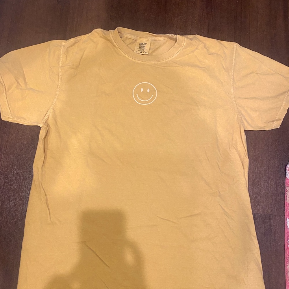 Comfort colors smiley tee
